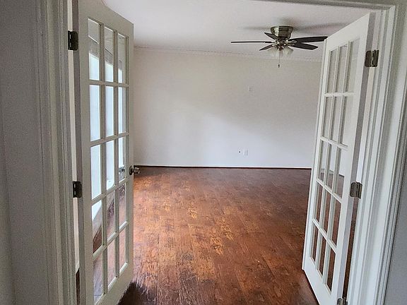 1st floor office/bedroom/flex room