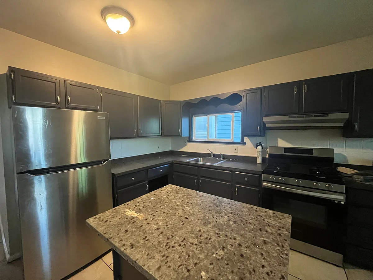 Building Photo - 81 N Allen St #2