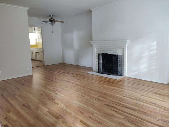 2nd image of 1005 W Huntington Dr APT B