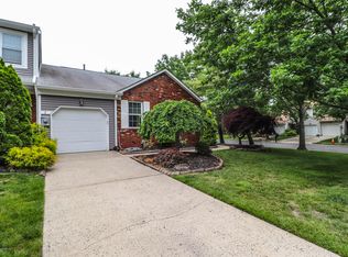 2 Oak Ln, Eatontown, NJ