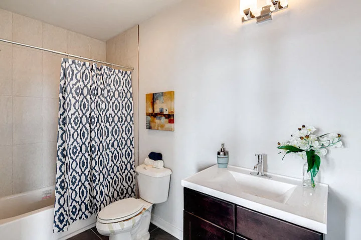 3221 Spring Garden Street Bathroom