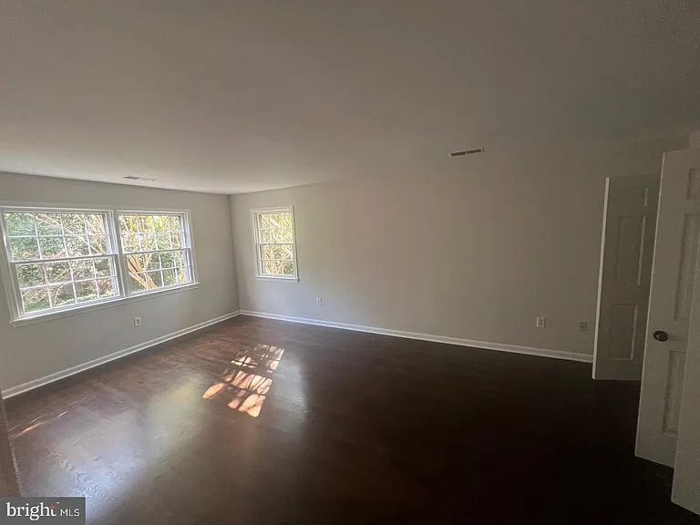 1197 Meadow Green Ln — Photo 33