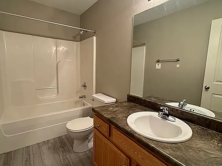 18159 Hayes Plz — Photo 13