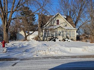 812 Maple Ave E, Mora, MN 55051