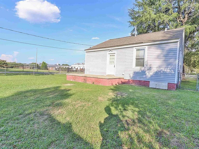 305 Virginia St — Photo 25