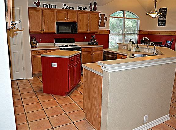 5th image of 4401 Sunny Oak Ln