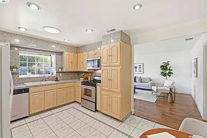 4179 Eggers Dr — Photo 6