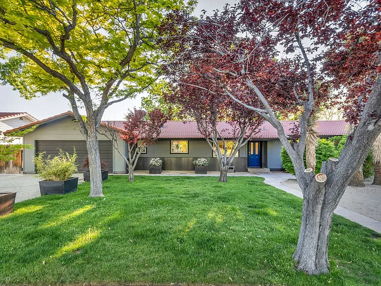 2655 Parkway Dr — Photo 3