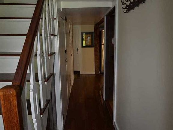 4th image of 965 N Quaker Ln