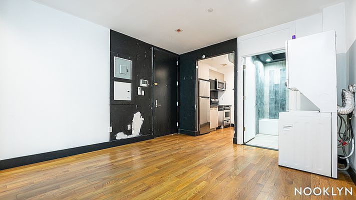 1st image of 562 Park Pl #1D