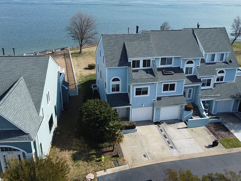 9568 Bay Front Dr — Photo 11