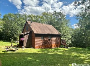 425 Sylvan Gln S, Frewsburg, NY 14738