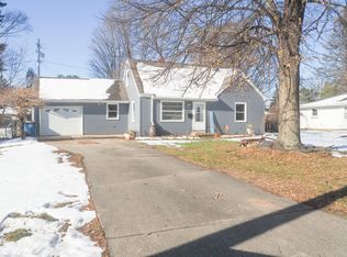 215 N Ridgeway Dr, Battle Creek, MI 49015