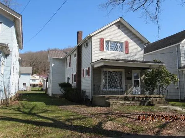 624 E Walnut St, Titusville, PA 16354