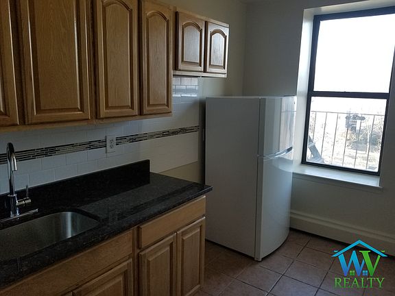 4th image of 1310 Sheridan Ave #H1