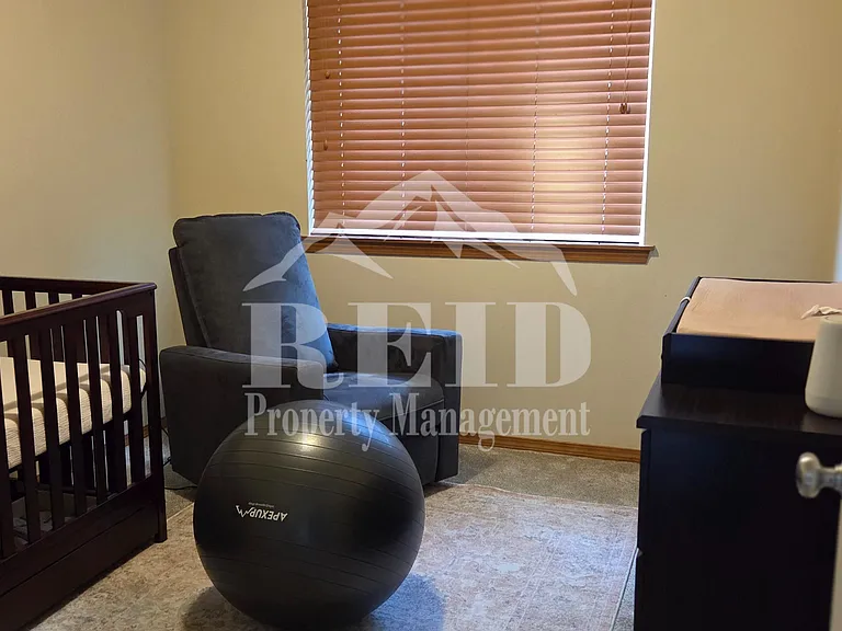 100 NE Miramar Cir — Photo 25