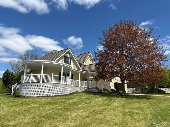 1128 E East St, Iron Mountain, MI 49801