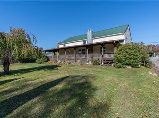 1179 Barkeyville Rd, Grove City, PA 16127