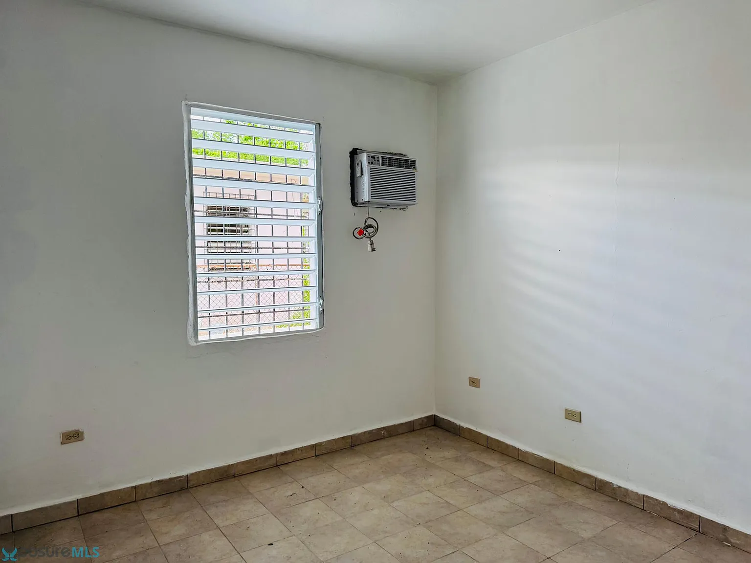 3 bed, 2.0 bath, 1000 sqft, $850 — Photo 3