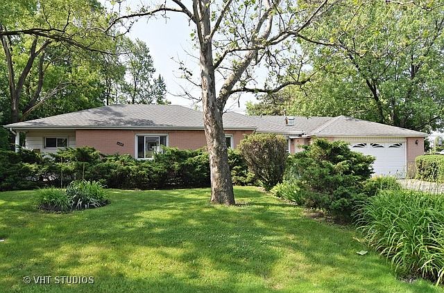 1st image of 125 Hawthorne Ln