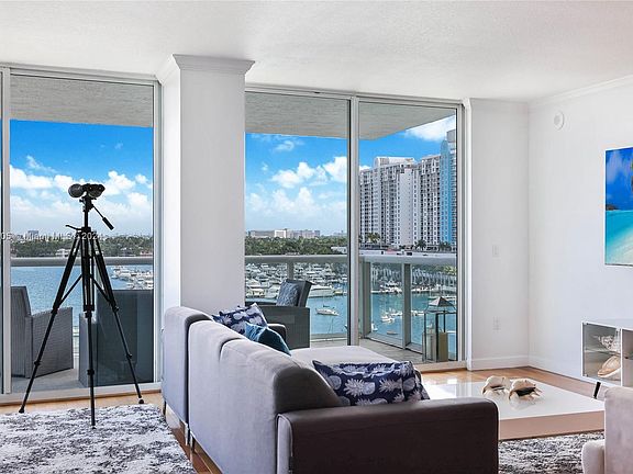 5th image of 10 Venetian Way APT 902
