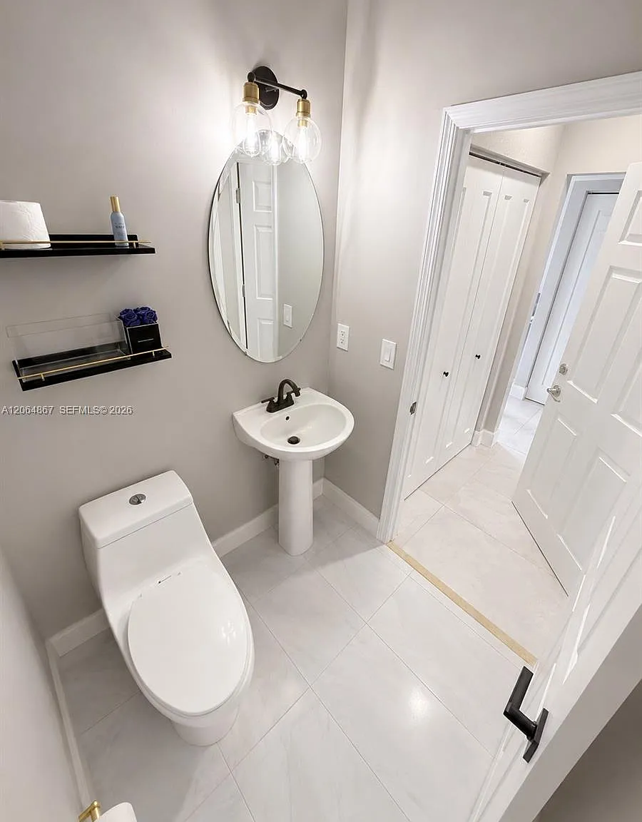 3 bed, 2.5 bath, 1816 sqft, $3,600 — Photo 3