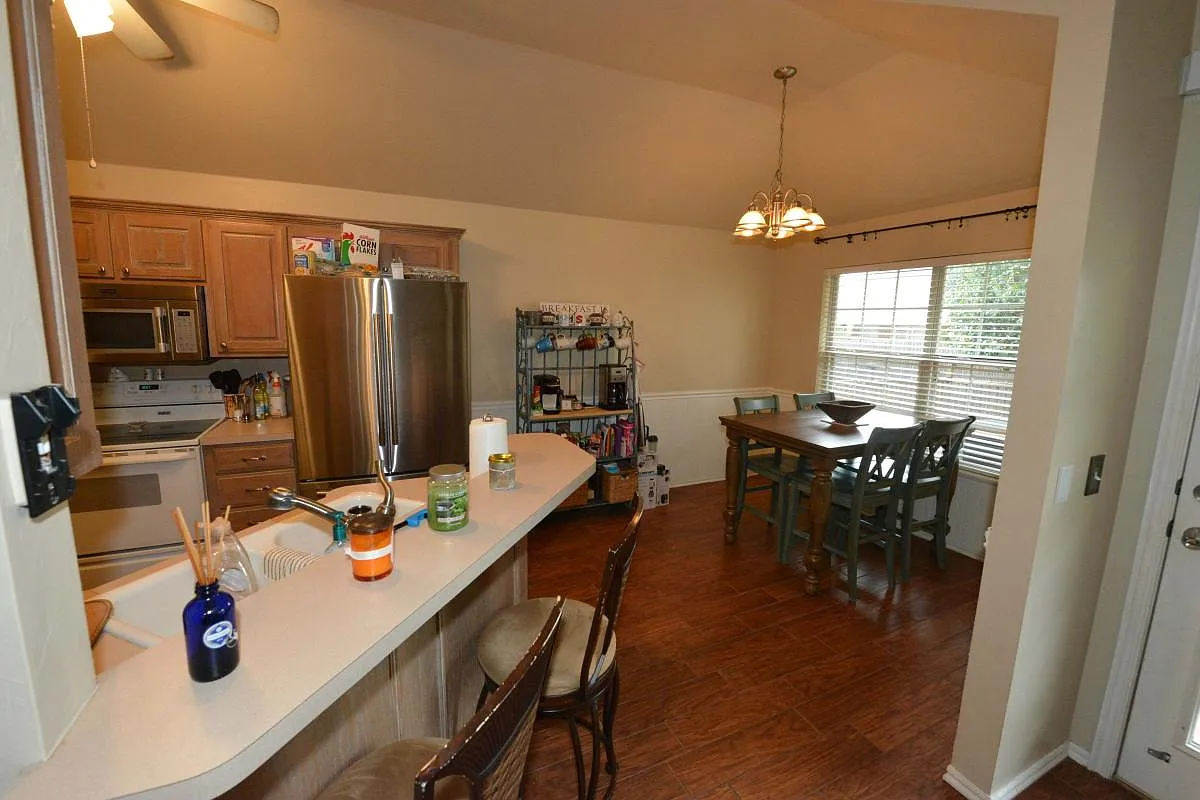 4 bed, 1662 sqft, $1,895 — Photo 3