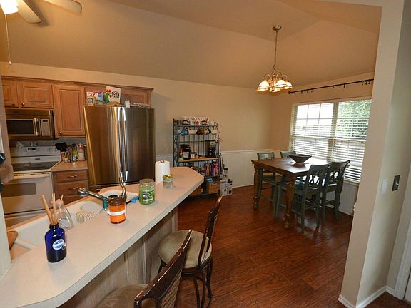 Open kitchen/ dining