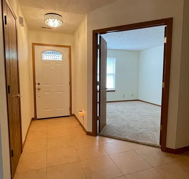 205 S Furlong Dr — Photo 2