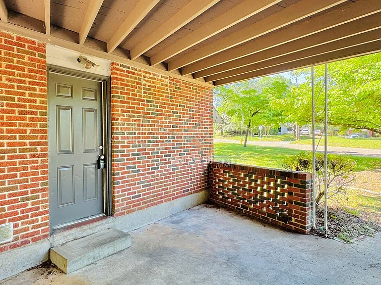 804 Hillman St — Photo 35