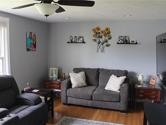4th image of 8063 Spruce Hill Dr