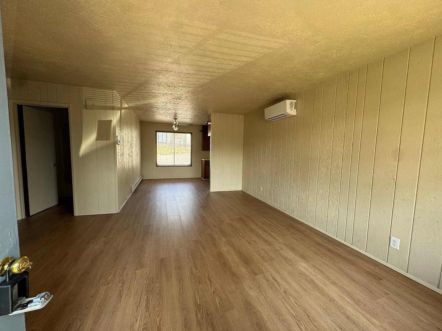 2 Bedroom Duplex with Garage — Photo 3