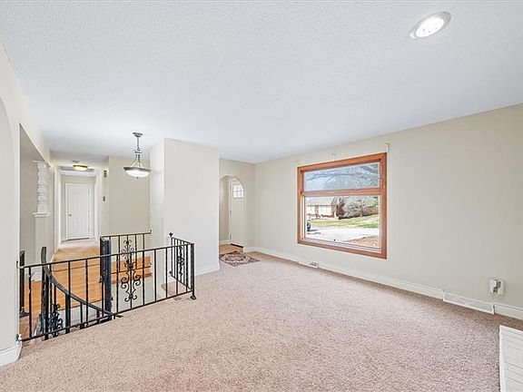 3rd image of 5527 NW Seminole Dr