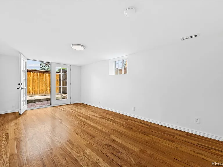 2290 Jasmine St — Photo 39