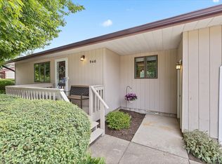 946 Meadow Ln, Sycamore, IL 60178