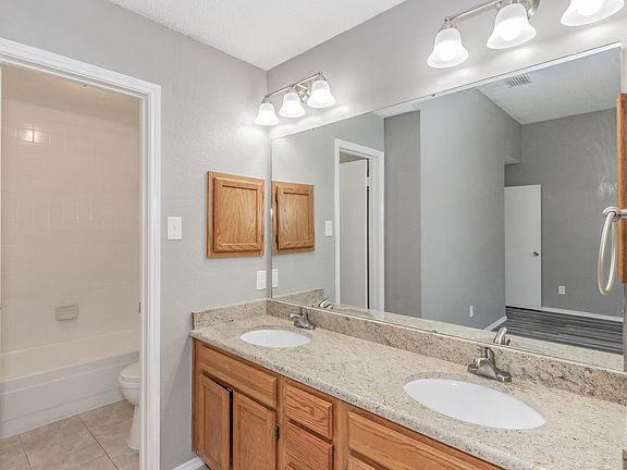 4th image of 5013 Coker Dr