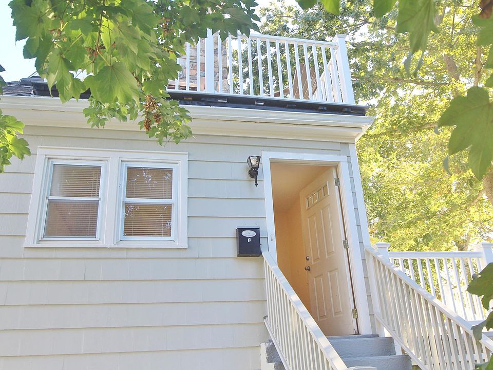 Main Private entrance leading into large mudroom.