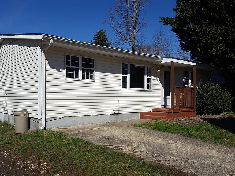 203 McCoy Cove Rd — Photo 2