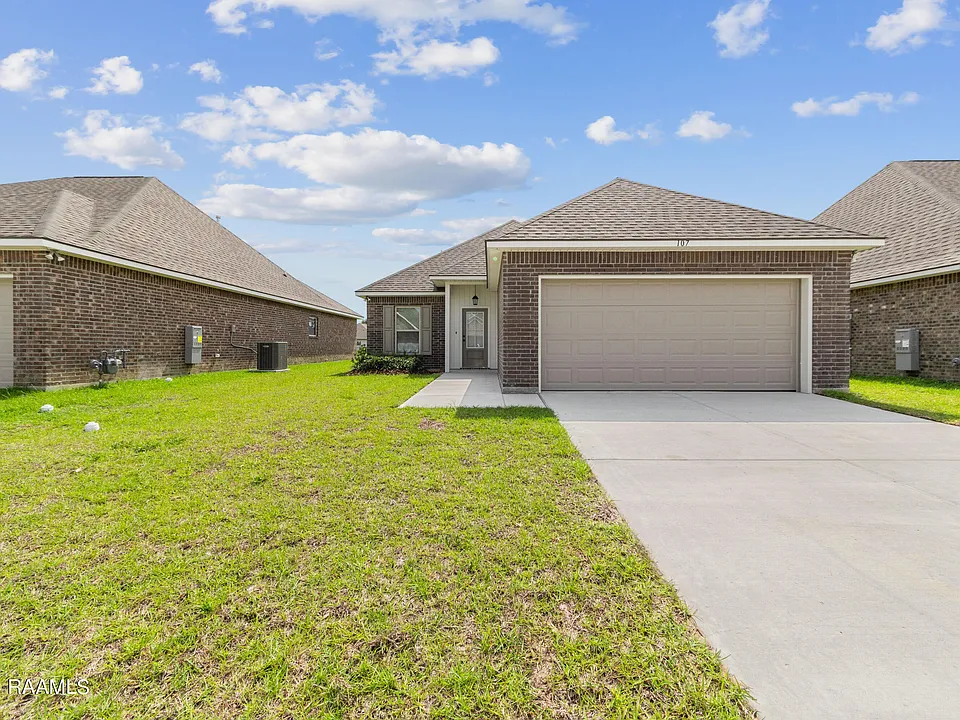 107 Segovia Way