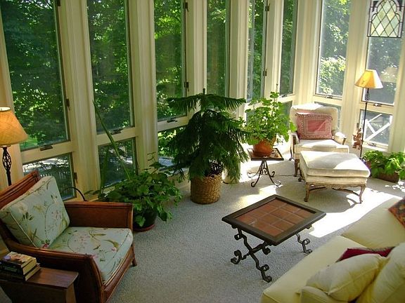 Sun Rm w/Cathedral Ceilg