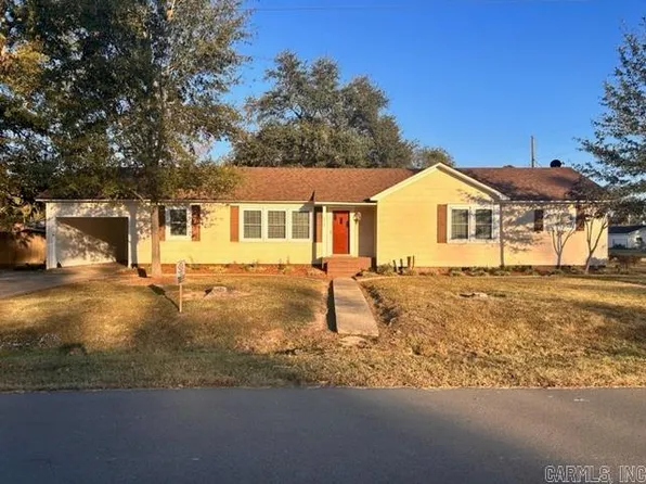 210 N 4th St, Gillett, AR 72055