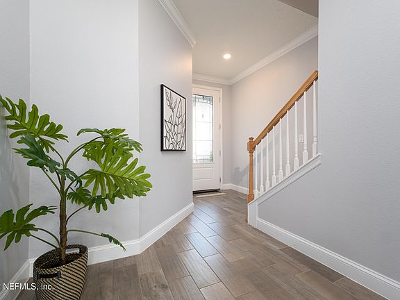 5th image of 189 Silver Creek Pl