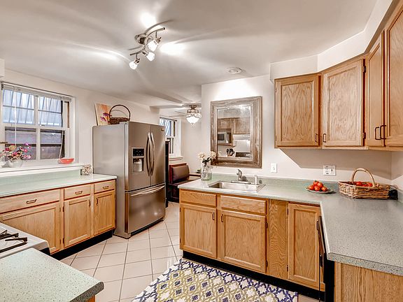 5th image of 1019 N Clarkson St APT 4