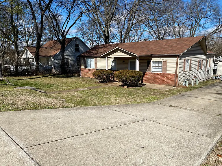 215 Queen Ave — Photo 17