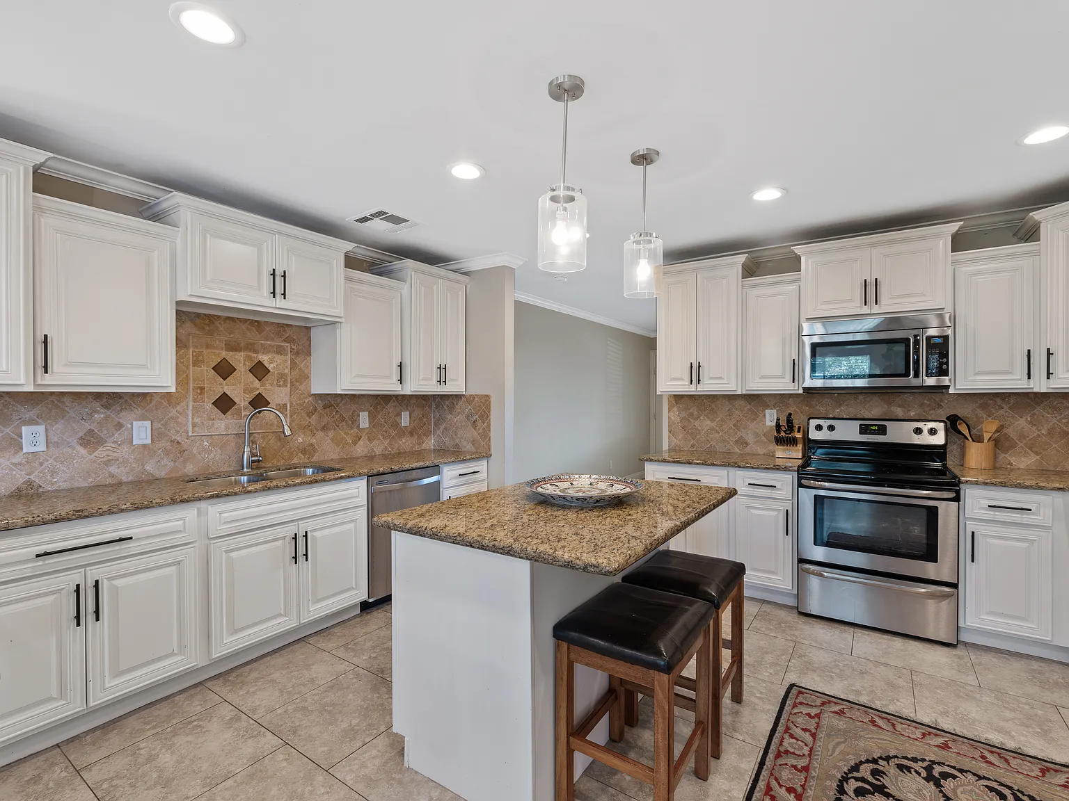 7936 E Moreland St — Photo 1