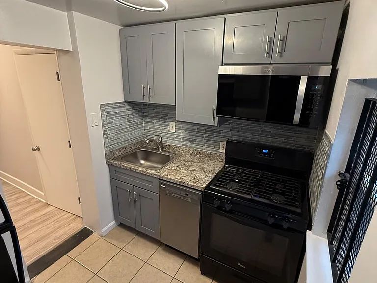 2040 N Darien St — Photo 9