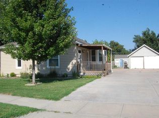 206 N Pine St, Inman, KS 67546