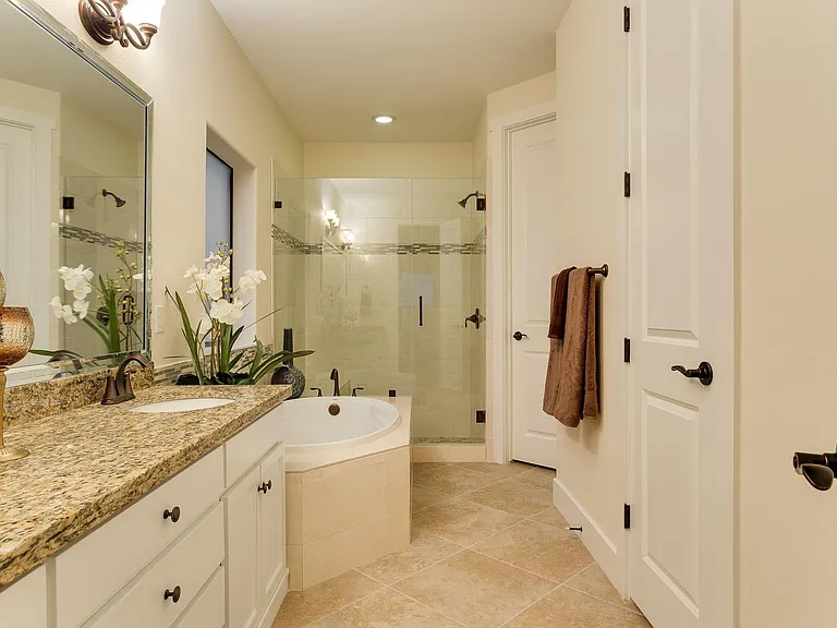 4904 Nevis Dr — Photo 10