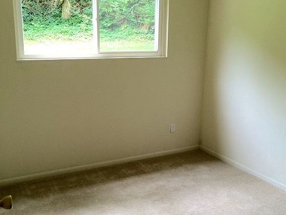 4th image of 1003 Parkvale Ln #4