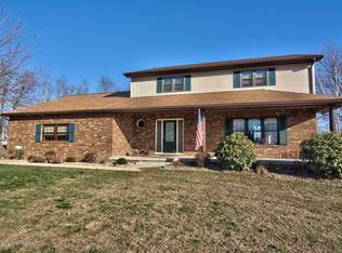 3 Hickorywood Dr, Wilkes Barre, PA 18702